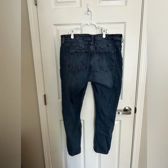 Old Navy Distressed Straight 16 Jeans - Picture 3 of 3